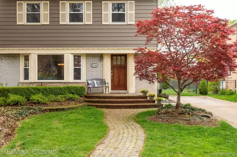 26681 Huntington Rd, Huntington Woods, MI 48070