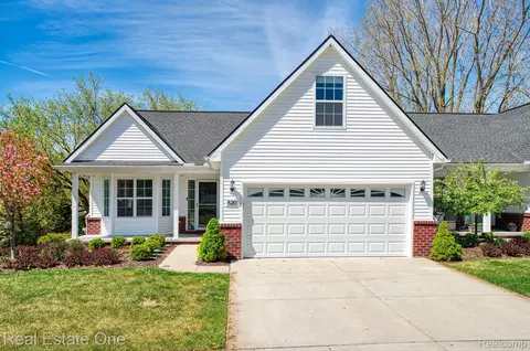 820 Nelsons Ridge Dr, Howell, MI 48843