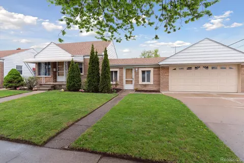 1924 Richmond Ave, Lincoln Park, MI 48146