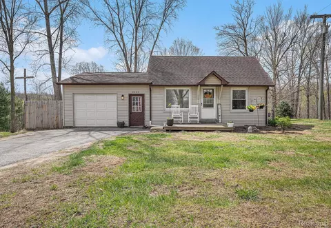 2004 E Deckerville Rd, Caro, MI 48723