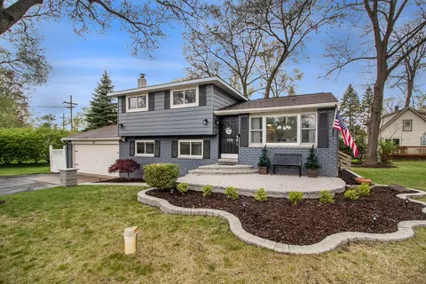 7170 Crestmore St, West Bloomfield, MI 48323