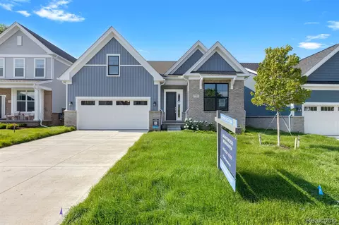 7707 Larchwood Dr, West Bloomfield, MI 48322