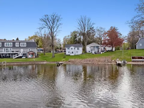 490 Chicago Dr, Oceola, MI 48843