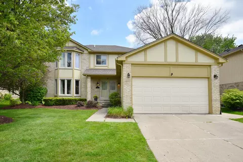 6186 Smithfield Dr, Troy, MI 48085
