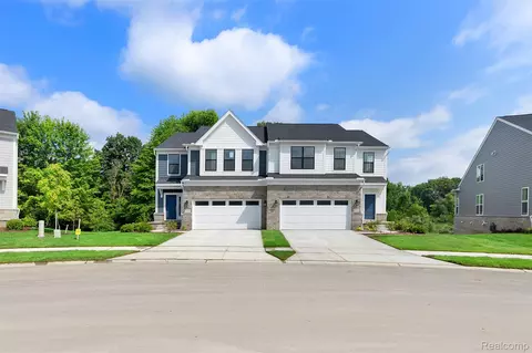5326 Trail Vista Dr, West Bloomfield, MI 48323