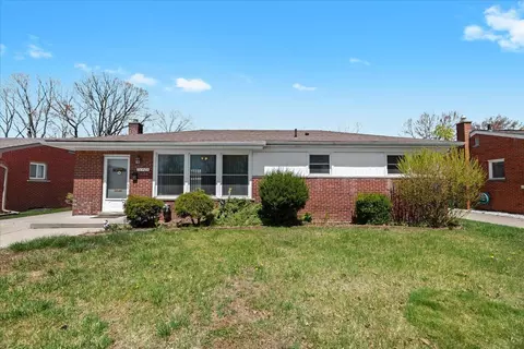 36904 Pinewood Rd, Wayne, MI 48184