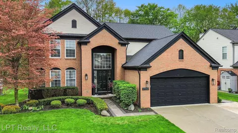 17968 Huron Dr, Macomb, MI 48042