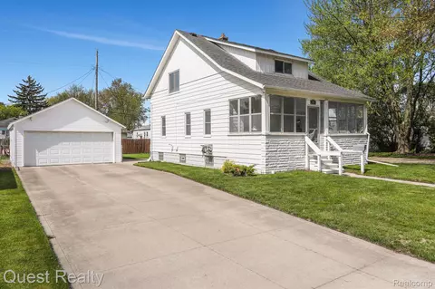 205 Elizabeth St, Mount Clemens, MI 48043