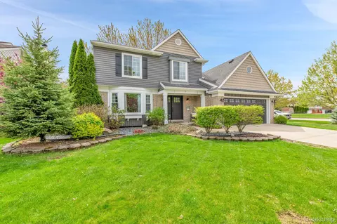 24927 Mapleridge Ln, Brownstown, MI 48134