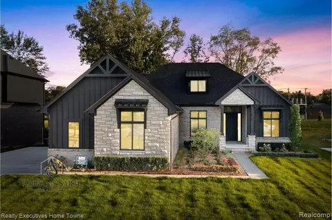 11812 Encore Dr, Shelby Township, MI 48315