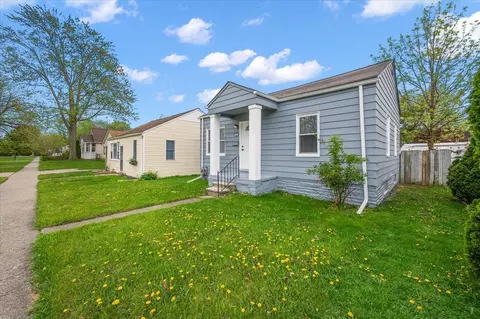 20040 E 8 Mile Rd, Harper Woods, MI 48225