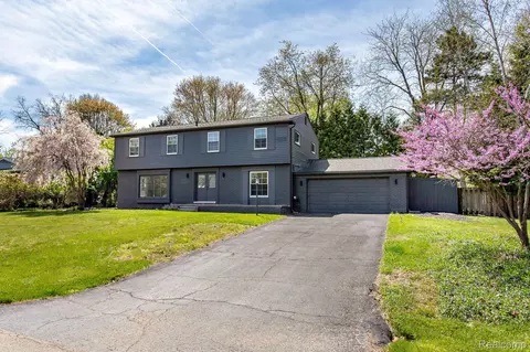 6670 Cathedral Dr, Bloomfield Hills, MI 48301