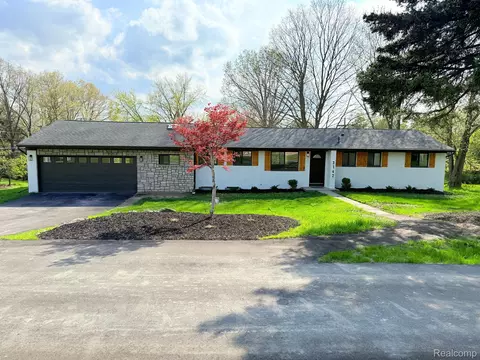 3142 Weygant Dr, Oakland, MI 48306