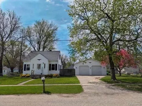 2326 Southampton Ave, Grand Blanc, MI 48507