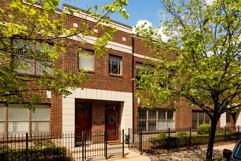 74 W Bethune St, Detroit, MI 48202