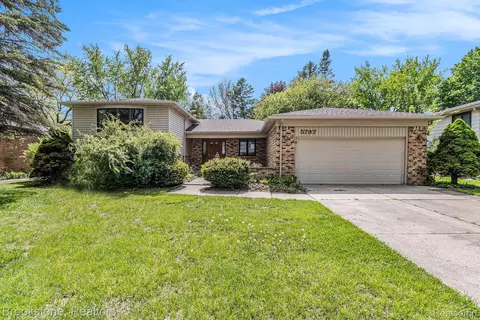 5797 Patterson Dr, Troy, MI 48085