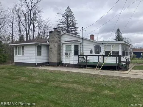 1017 Radov Dr, Hay, MI 48624