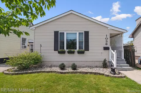 1036 Electric St, Wyandotte, MI 48192