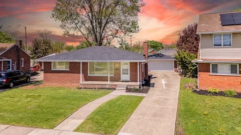 6639 Sharon St, Garden City, MI 48135