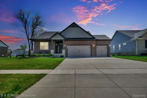 13182 Savannah Dr, Bruce Township, MI 48065