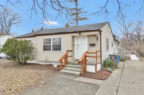 27071 Lucerne Dr, Inkster, MI 48141
