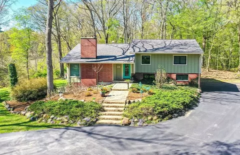 1401 W Predmore Rd, Oakland, MI 48363