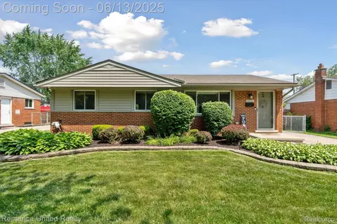 32236 Lyndon St, Livonia, MI 48154