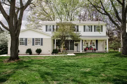 401 Pinehurst Dr, Rochester Hills, MI 48309
