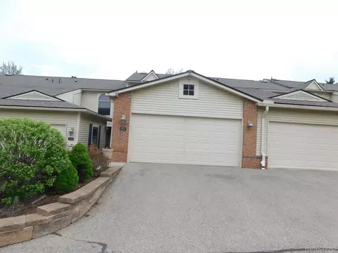 5606 Drake Hollow Dr W, West Bloomfield, MI 48322