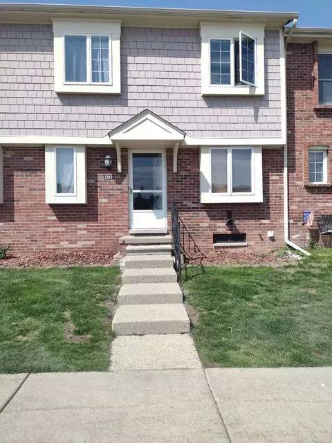 20021 Great Oaks Cir N, Clinton Township, MI 48036