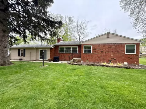 6080 Adams St, South Rockwood, MI 48179