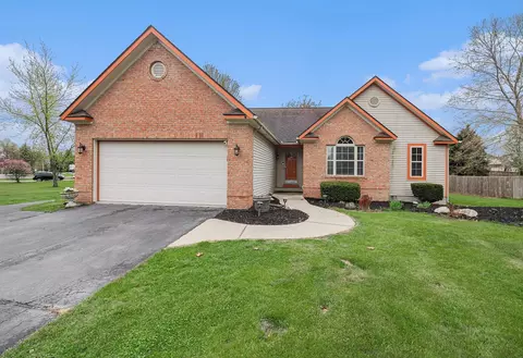 4251 E Rolston Rd, Fenton, MI 48451
