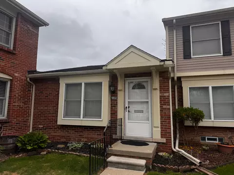 19932 Great Oaks Cir N, Clinton Township, MI 48036