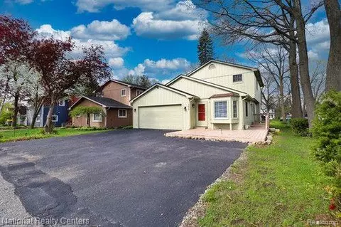 2440 Greenlawn Ave, Commerce, MI 48382