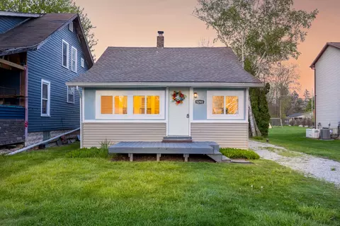 1291 E Lake Dr, Novi, MI 48377
