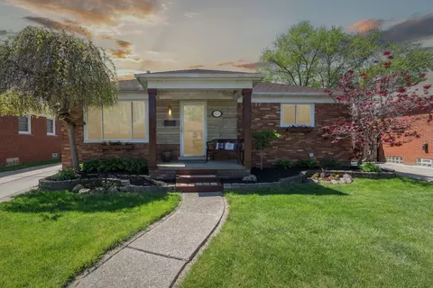 21720 Sunnyside St, Saint Clair Shores, MI 48080