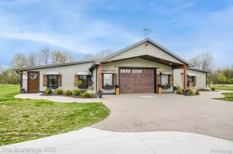 6179 W Carpenter Rd, Mount Morris, MI 48433
