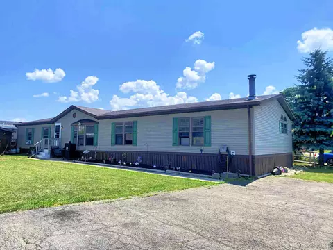 9080 Greentree Dr, Newport, MI 48166
