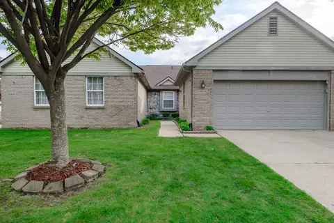 22876 Woodcreek Dr, Taylor, MI 48180