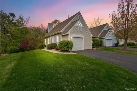 1667 Golden Ln, Ypsilanti, MI 48198