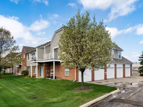 2100 Monarch Dr, Shelby Township, MI 48316