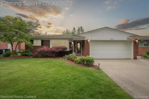 34852 Grove Dr, Livonia, MI 48154