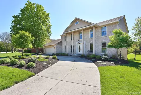 25215 Rutledge Xing, Farmington Hills, MI 48335