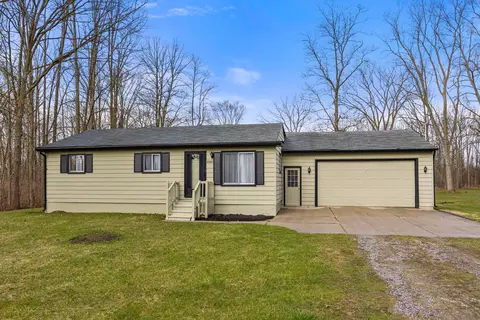 63325 Place Rd, Lenox, MI 48050