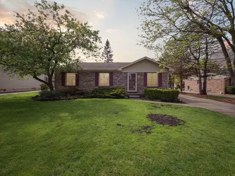 3207 Kilmer Dr, Troy, MI 48083