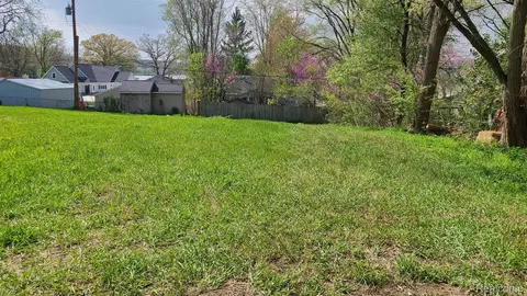 000 Rushview Dr, Hamburg, MI 48139