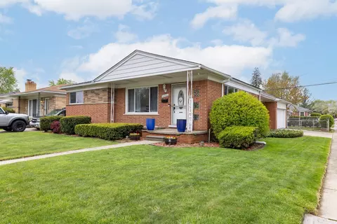 26713 Princeton St, Saint Clair Shores, MI 48081
