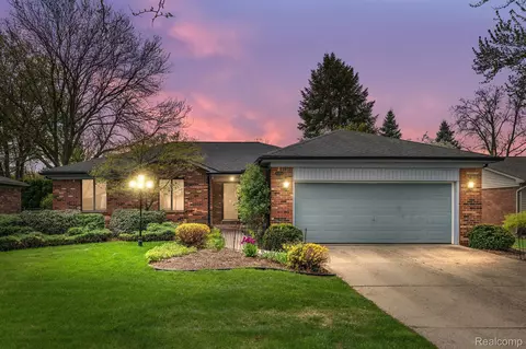 14354 Bangor Dr, Sterling Heights, MI 48313