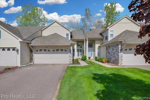863 Calpernia, Wixom, MI 48393