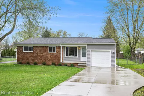 1835 Lochaven Rd, West Bloomfield, MI 48324